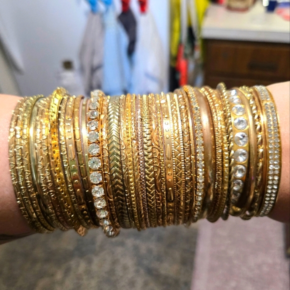 70 Gold Tone Bangle Braclet Lot - Picture 2 of 3